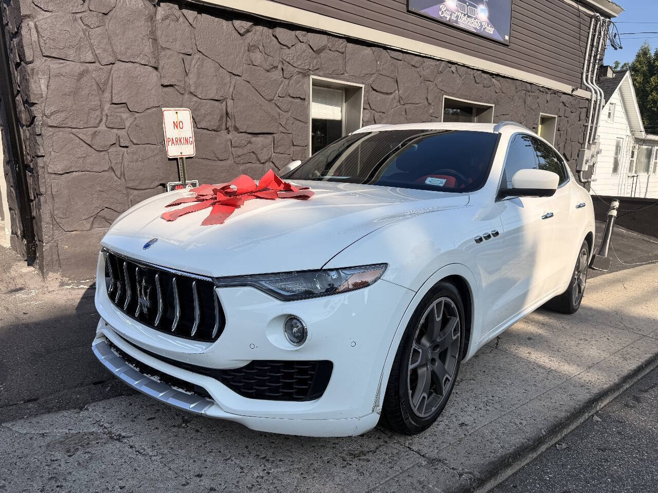 Used 2017 Maserati Levante w/ Luxury Package AWD/4WD image 2