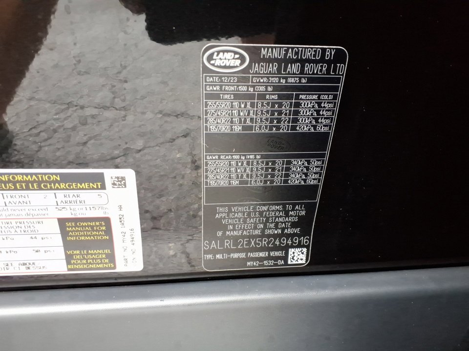 Certified 2024 Land Rover Discovery Dynamic SE image 35