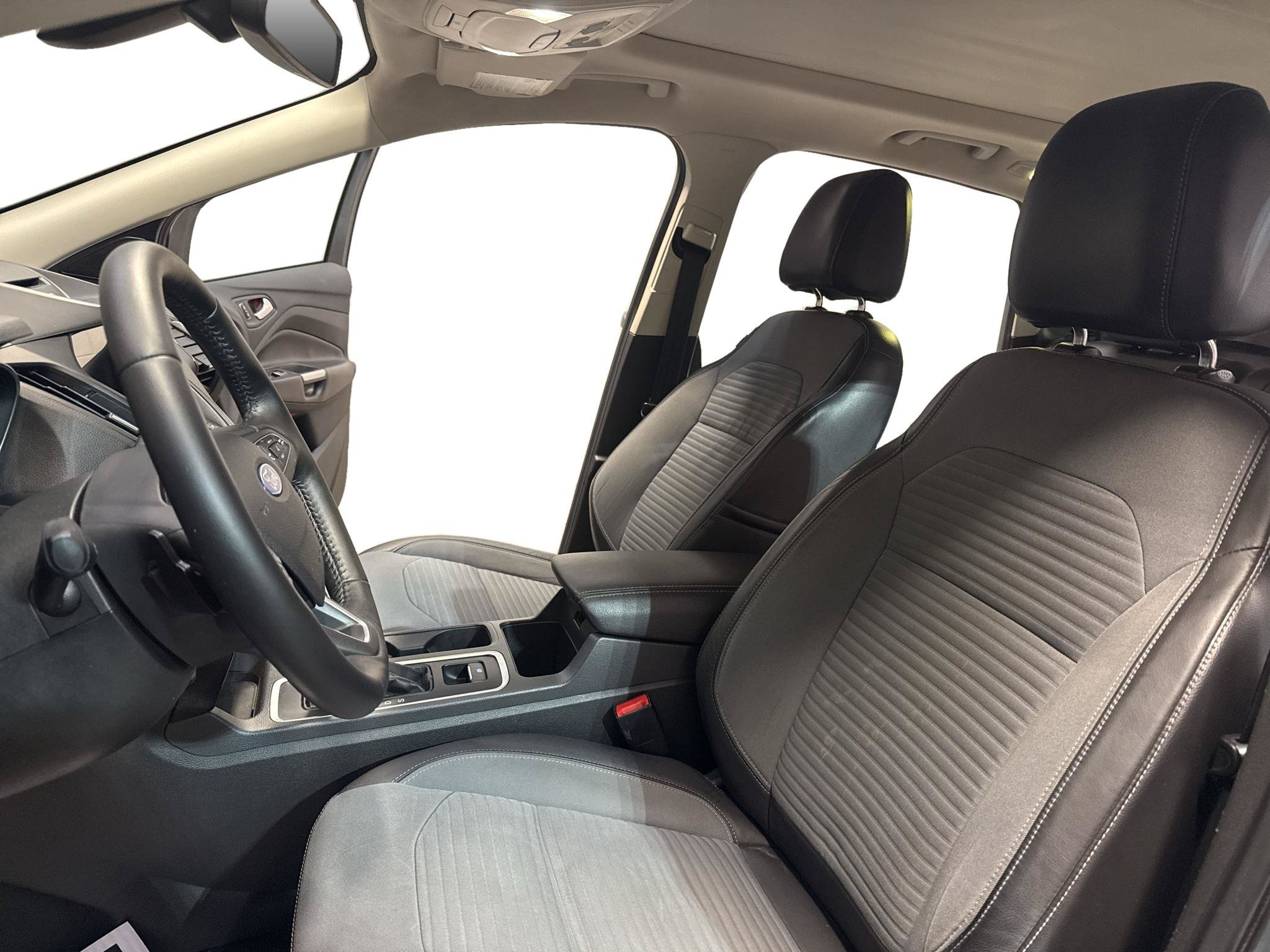 Used 2017 Ford Escape Titanium AWD/4WD image 10