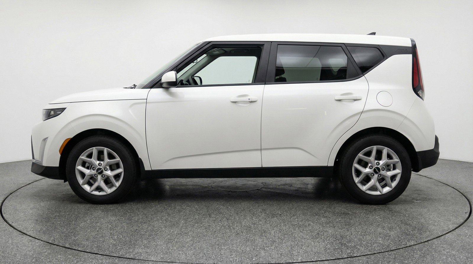 Used 2025 Kia Soul LX w/ LX Technology Package image 5