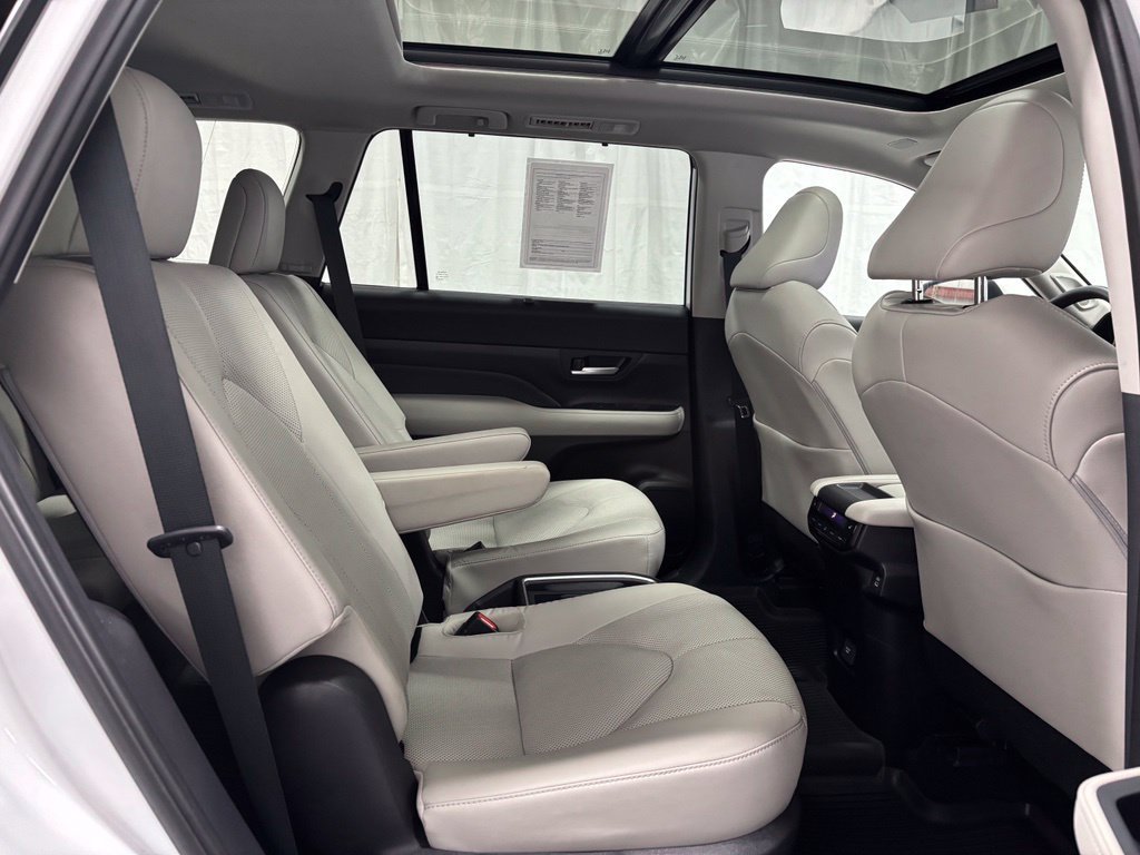 Used 2026 Toyota Grand Highlander AWD image 59