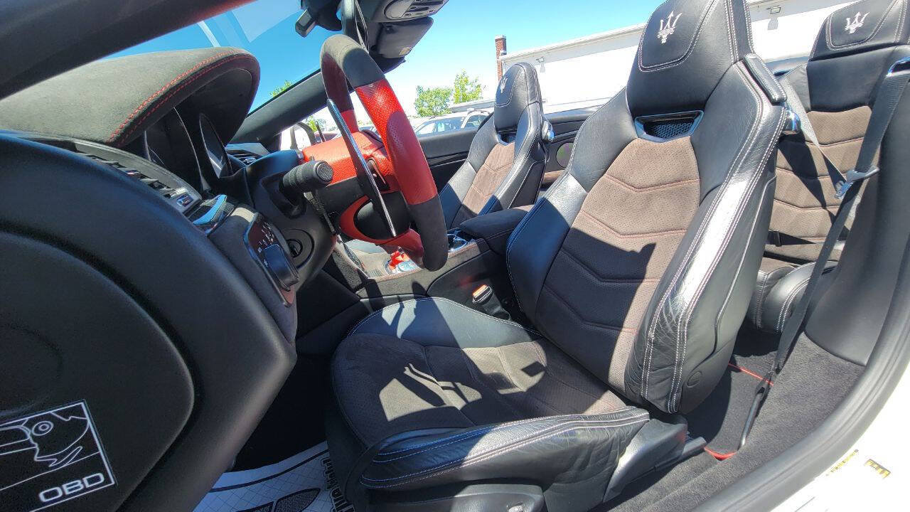 Used 2015 Maserati GranTurismo Sport RWD image 20