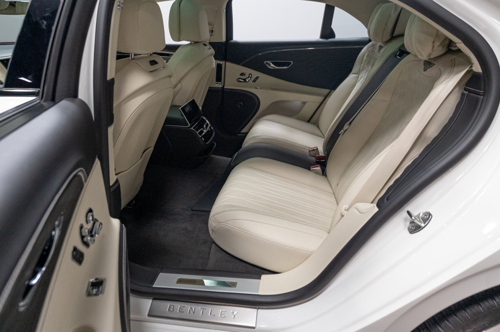 Used 2021 Bentley Flying Spur W12 AWD/4WD image 35