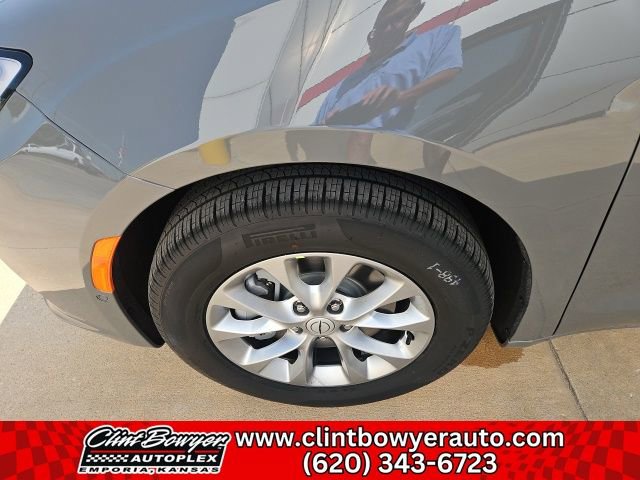 New 2025 Chrysler Pacifica Select image 14