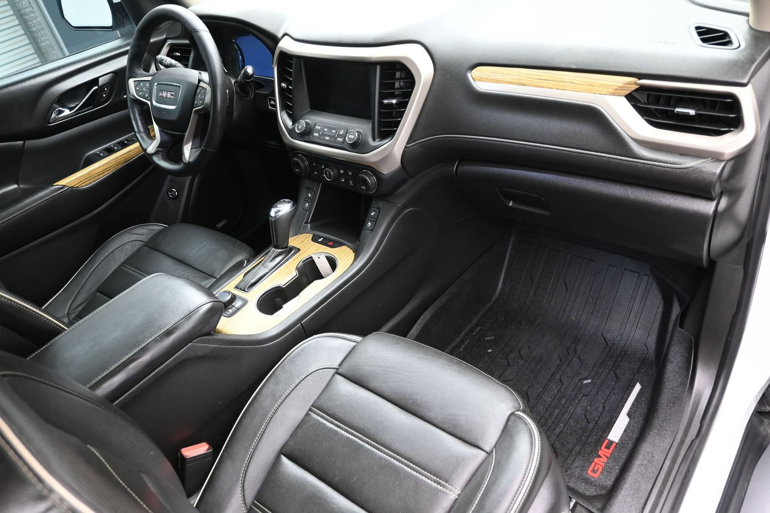Used 2017 GMC Acadia Denali w/ Technology Package FWD image 39