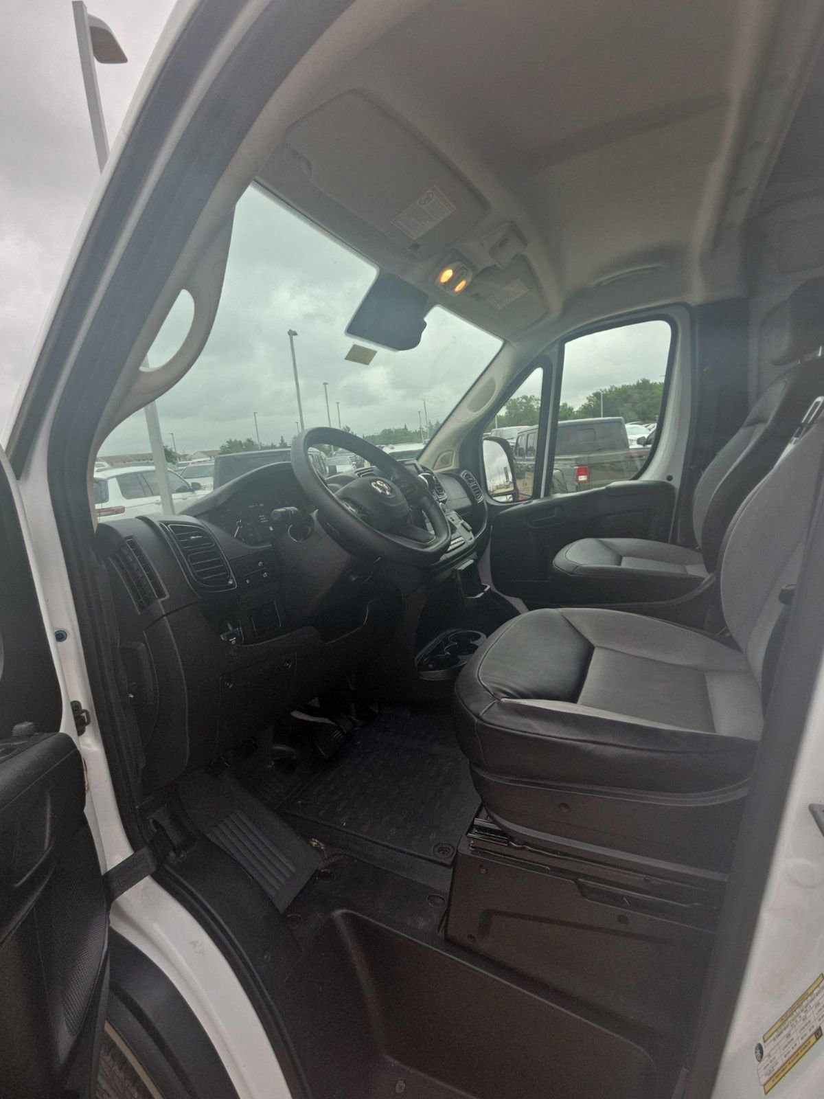 Used 2025 RAM ProMaster 2500 w/ Convenience Group FWD image 16
