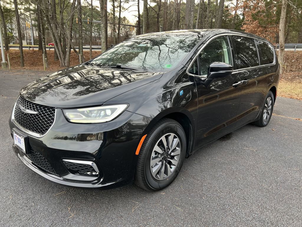 Used 2022 Chrysler Pacifica Touring-L image 7