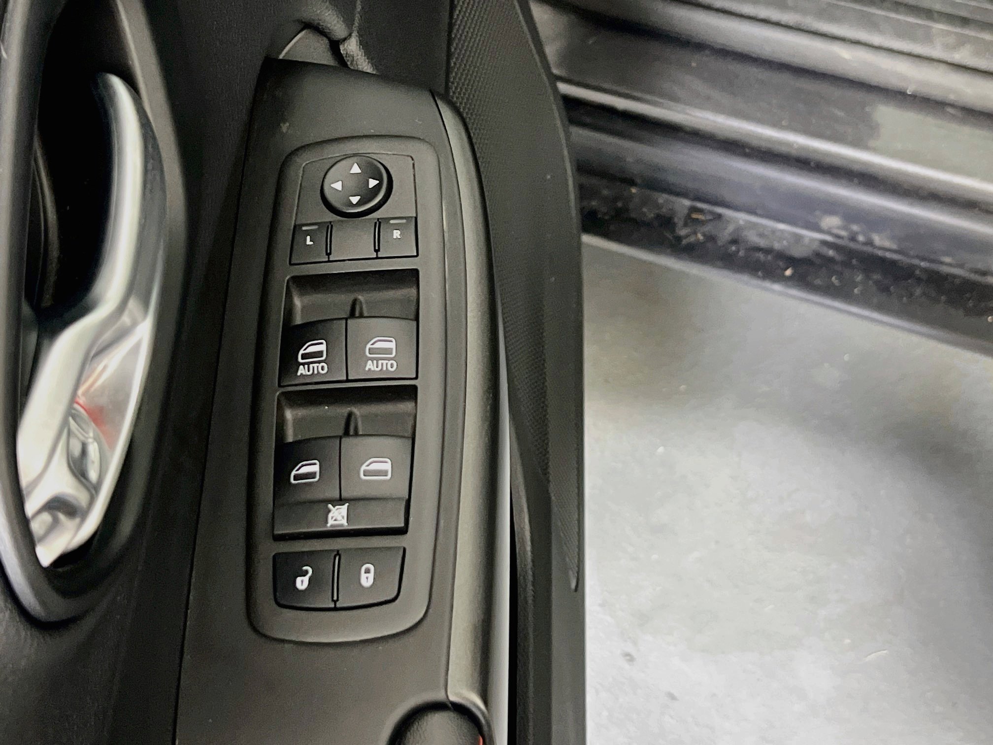 Used 2022 Jeep Cherokee Trailhawk image 17