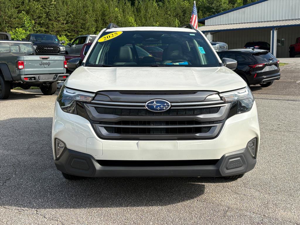 Used 2025 Subaru Forester Premium AWD/4WD image 2