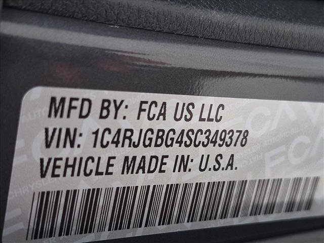 Used 2025 Jeep Grand Cherokee Limited RWD image 16