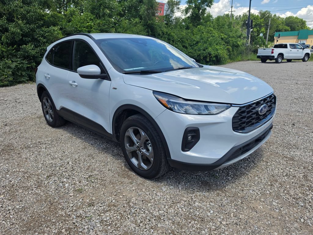 Used 2025 Ford Escape ST-Line Select AWD/4WD image 3