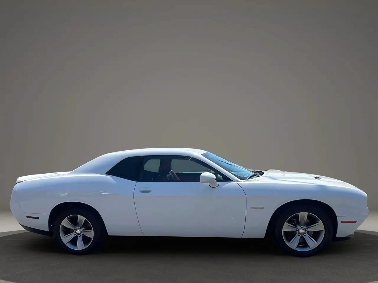 Used 2018 Dodge Challenger SXT RWD image 4