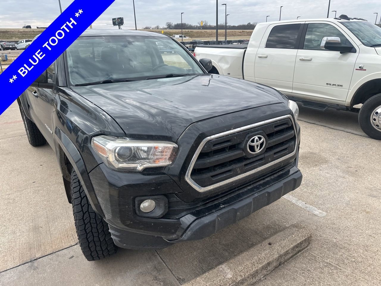 Used 2017 Toyota Tacoma SR5 image 3