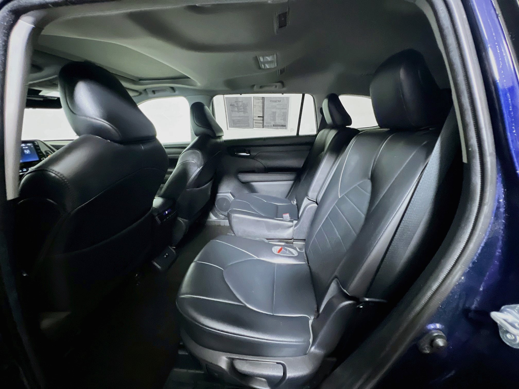 Used 2021 Toyota Highlander XLE FWD image 28