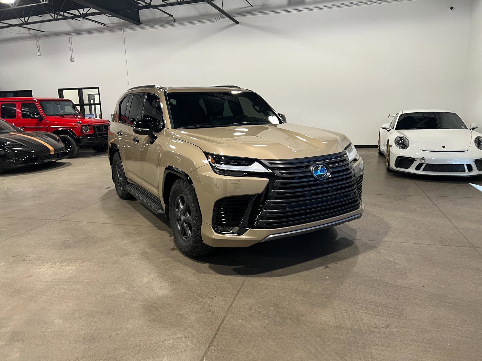 Used 2025 Lexus LX 700h Overtrail image 1