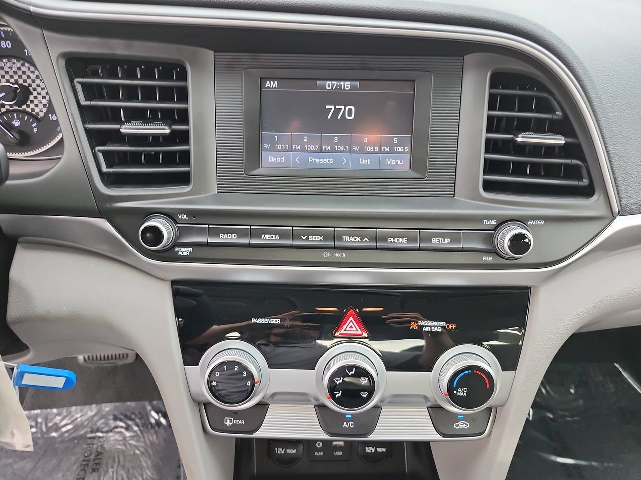 Used 2019 Hyundai Elantra SE FWD image 20