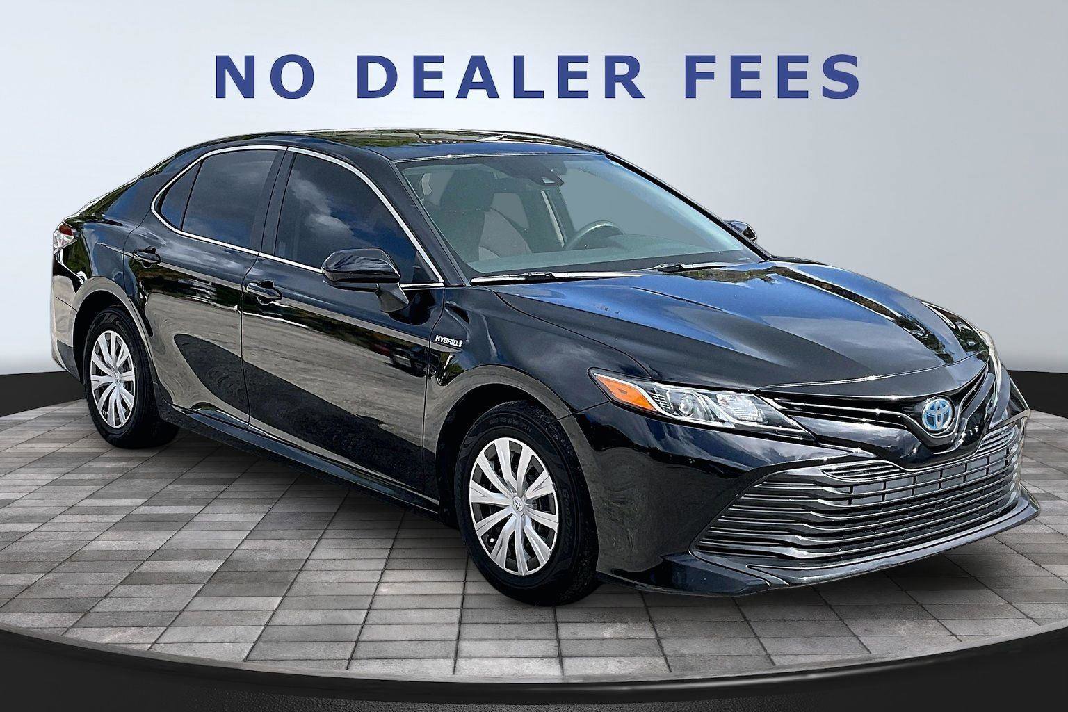 Used 2020 Toyota Camry LE FWD image 3