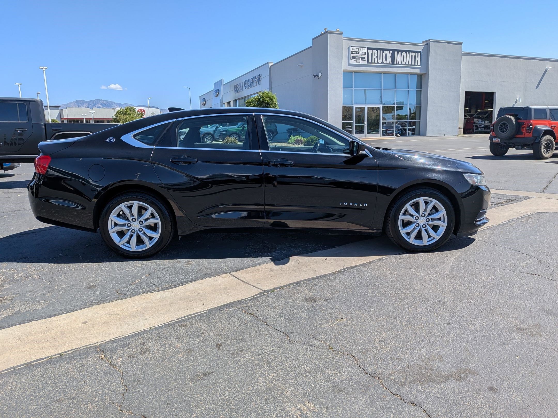 Used 2017 Chevrolet Impala LT FWD image 2