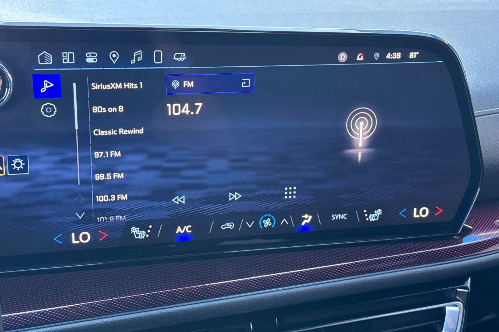 Used 2025 Chevrolet Traverse Z71 image 26