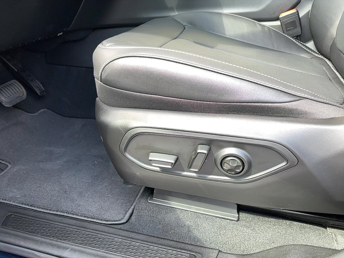 New 2027 Jeep Grand Cherokee L Limited AWD/4WD image 24