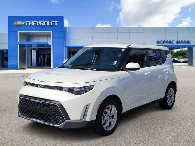 Used 2025 Kia Soul LX w/ LX Technology Package FWD image 2