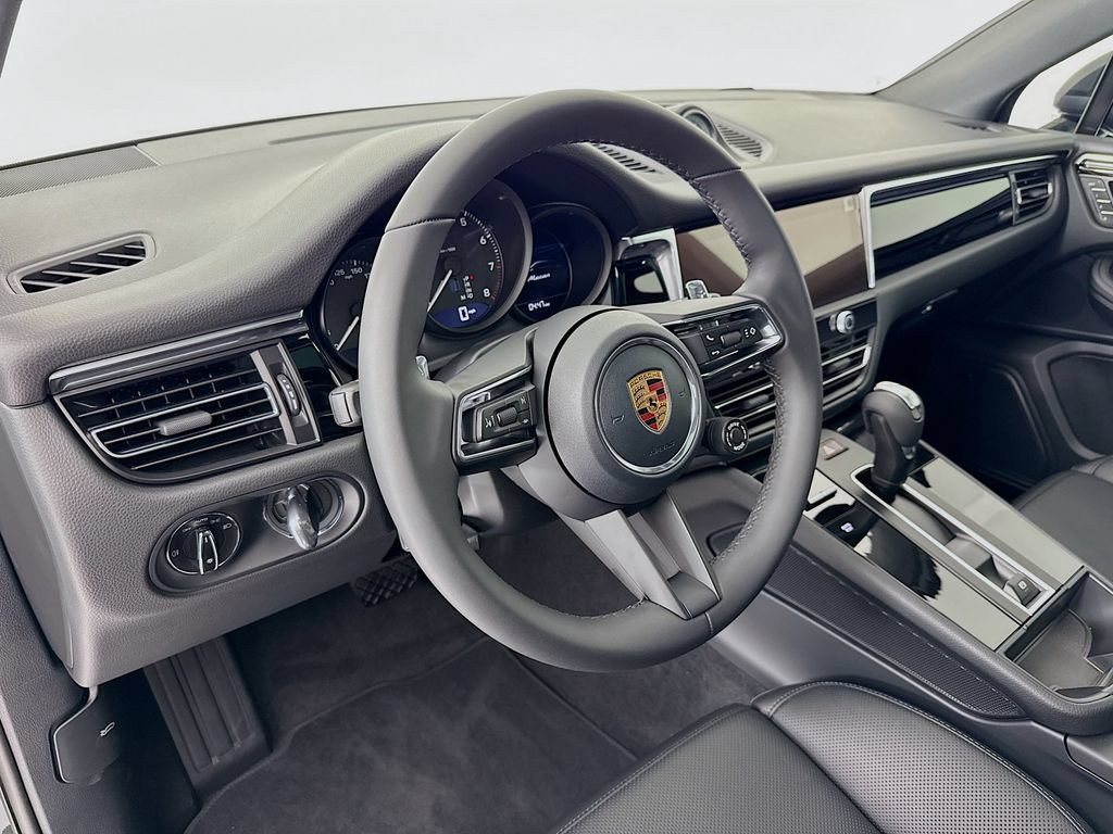 New 2026 Porsche Macan AWD/4WD image 4