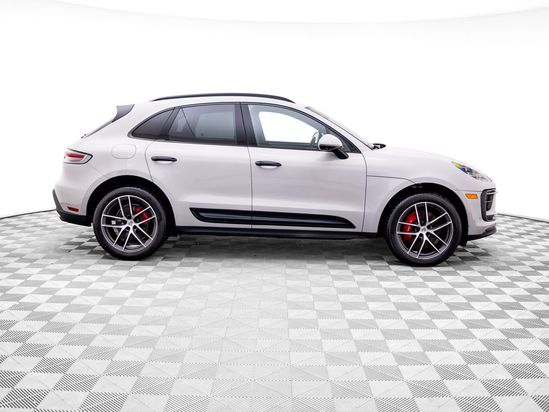 Certified 2023 Porsche Macan S AWD/4WD image 7