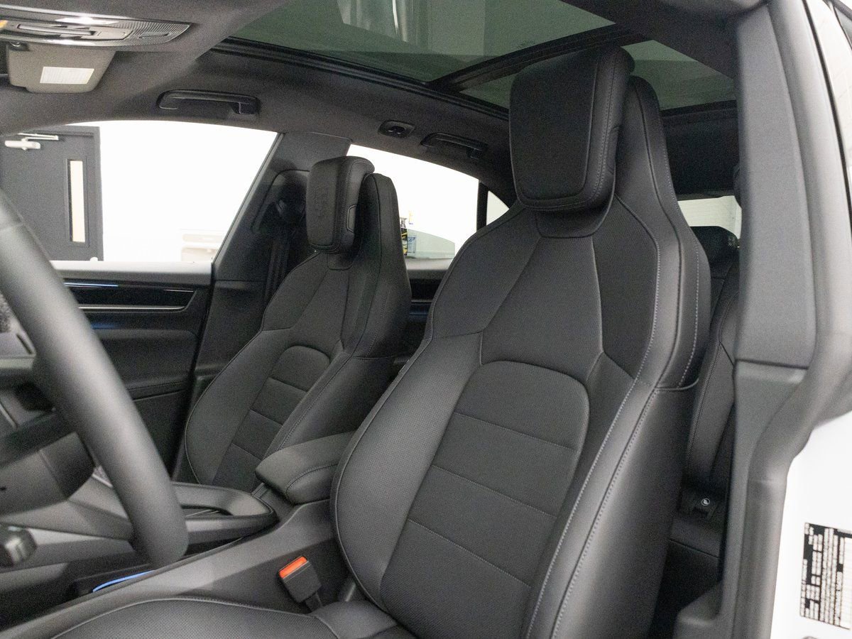 New 2025 Porsche Macan 4S Electric image 5