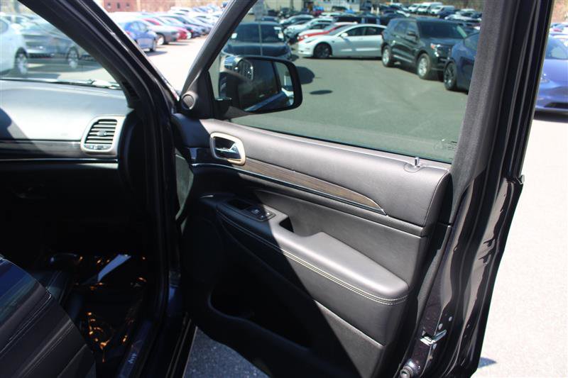 Used 2014 Jeep Grand Cherokee Overland image 12