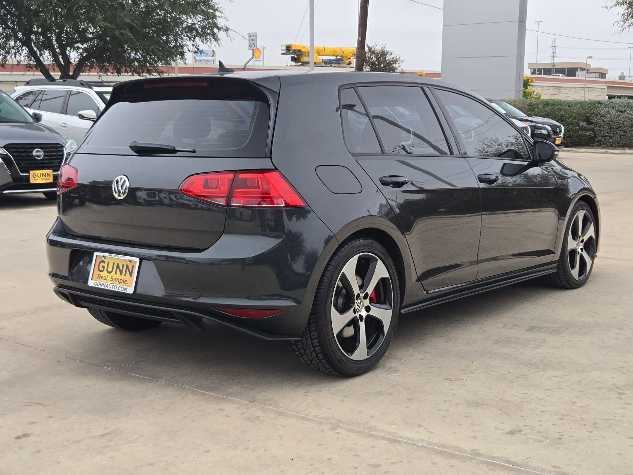 Used 2017 Volkswagen GTI SE image 7