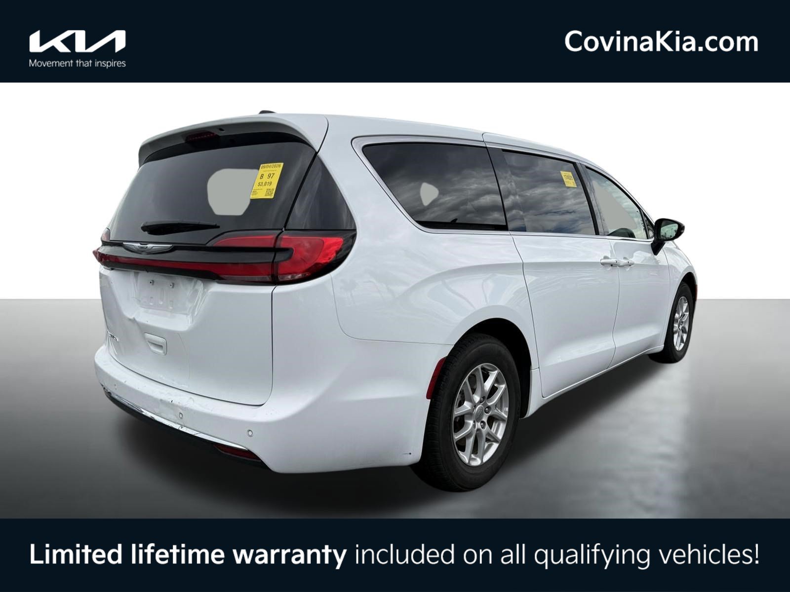 Used 2024 Chrysler Pacifica Touring-L FWD image 19