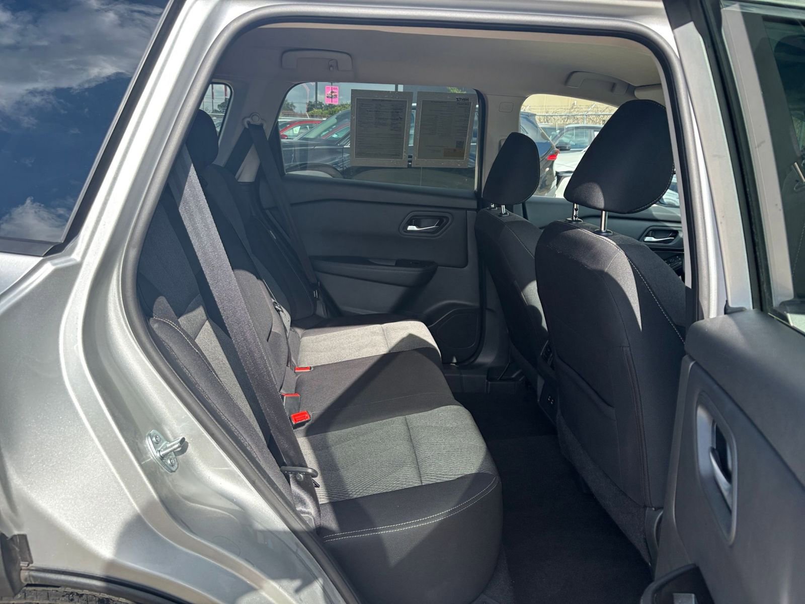 Used 2025 Nissan Rogue SV image 27