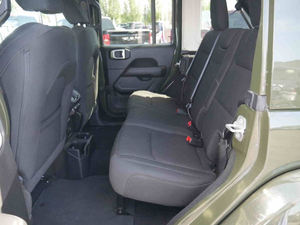 Used 2023 Jeep Wrangler Unlimited Sahara AWD/4WD image 15