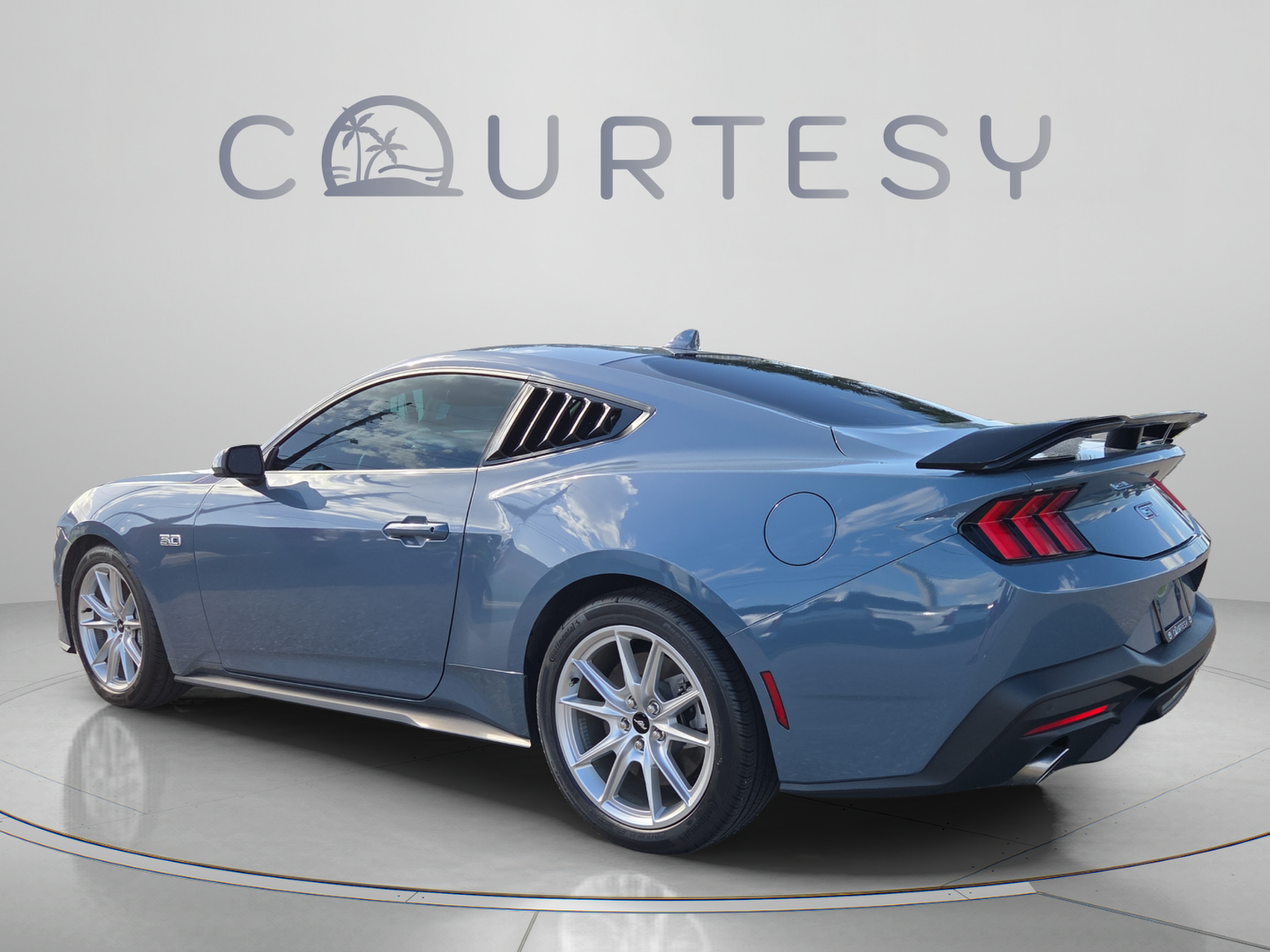 Used 2025 Ford Mustang GT Premium RWD image 3
