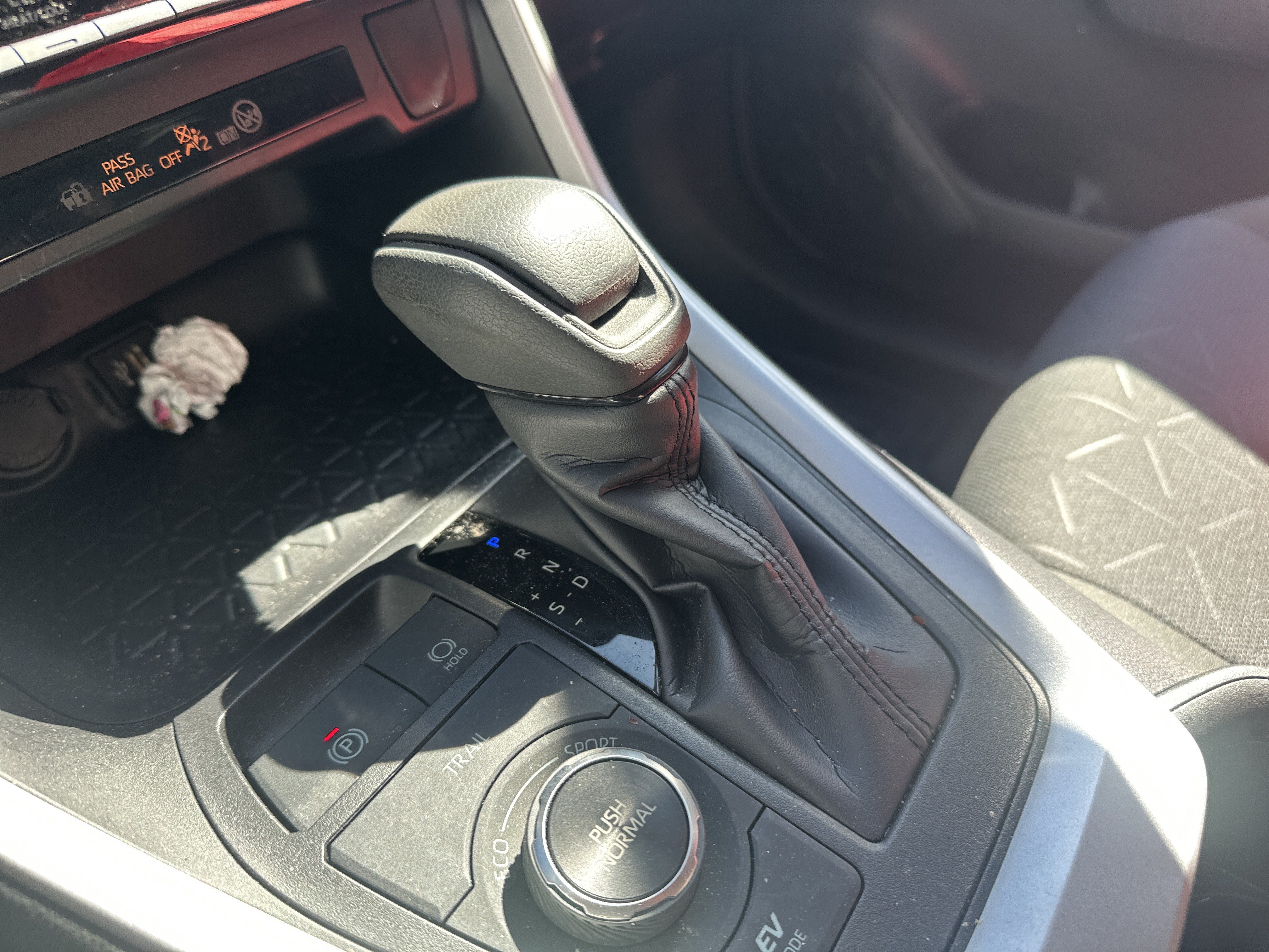 Used 2025 Toyota RAV4 XLE AWD/4WD image 17