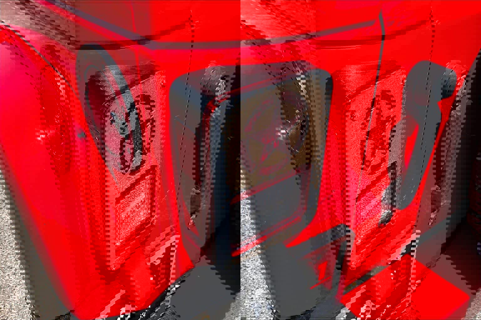 Used 2017 Jeep Wrangler Unlimited Sahara w/ Connectivity Group image 26