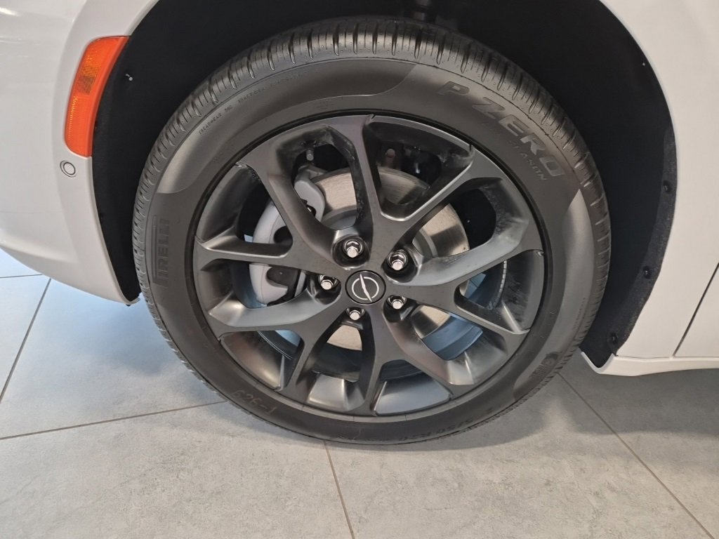 New 2026 Chrysler Pacifica Limited w/ S Appearance Package image 12