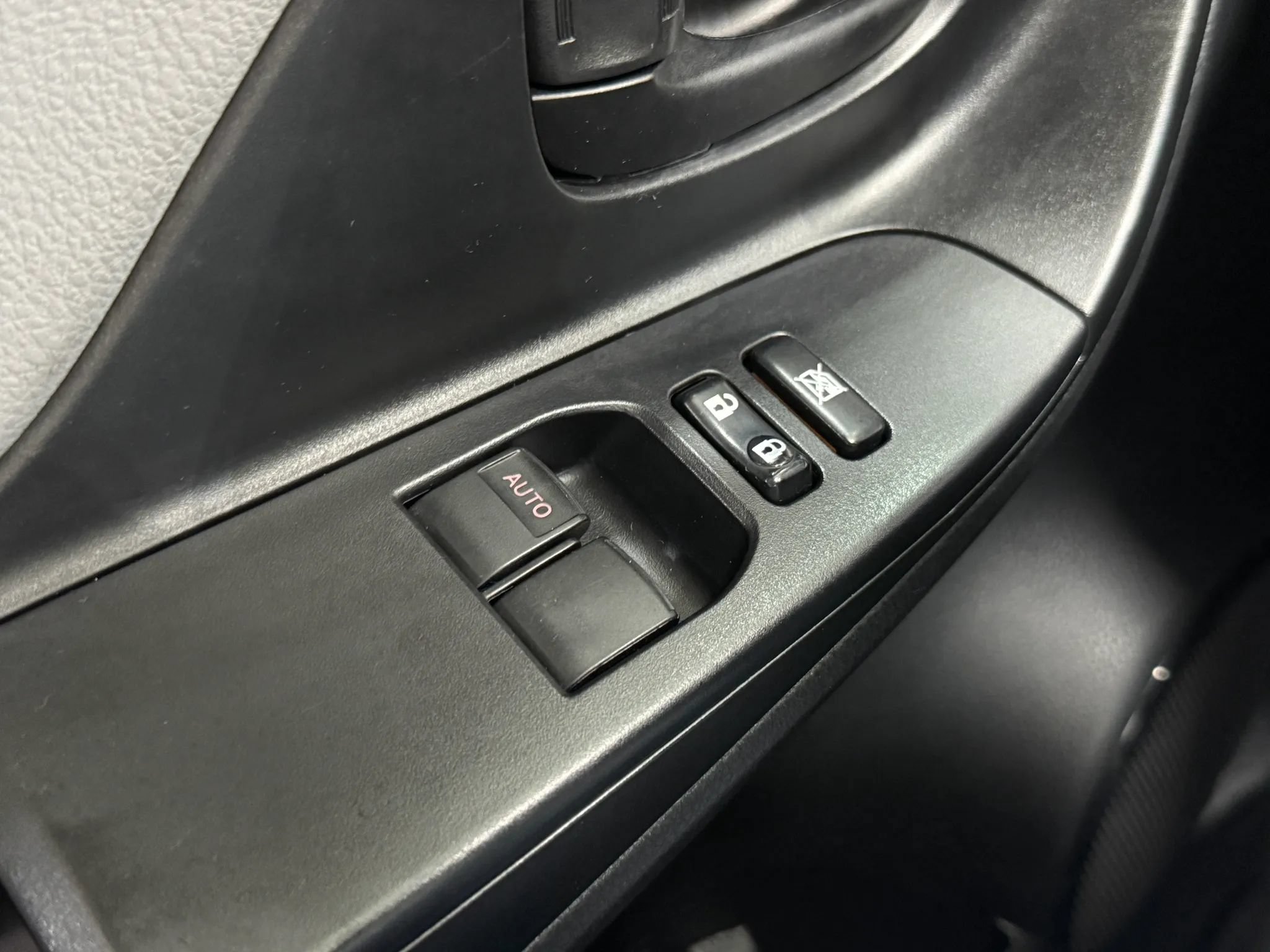 Used 2017 Toyota Yaris L FWD image 25