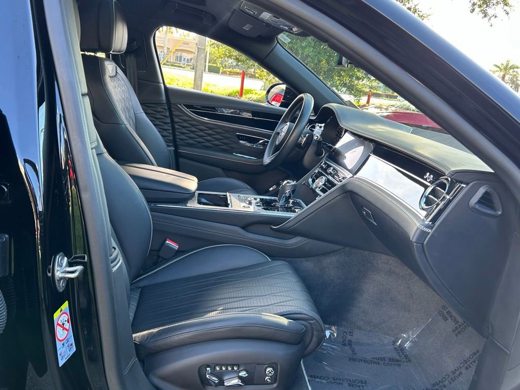 Used 2021 Bentley Flying Spur V8 image 34