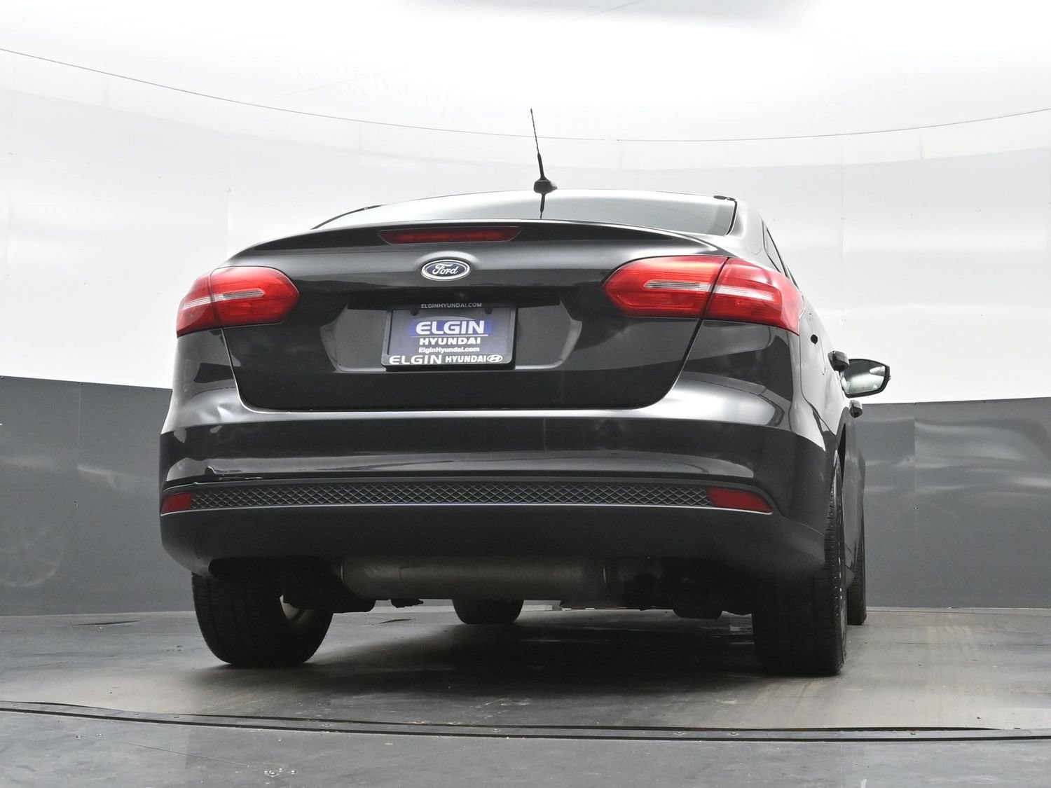 Used 2015 Ford Focus SE FWD image 28