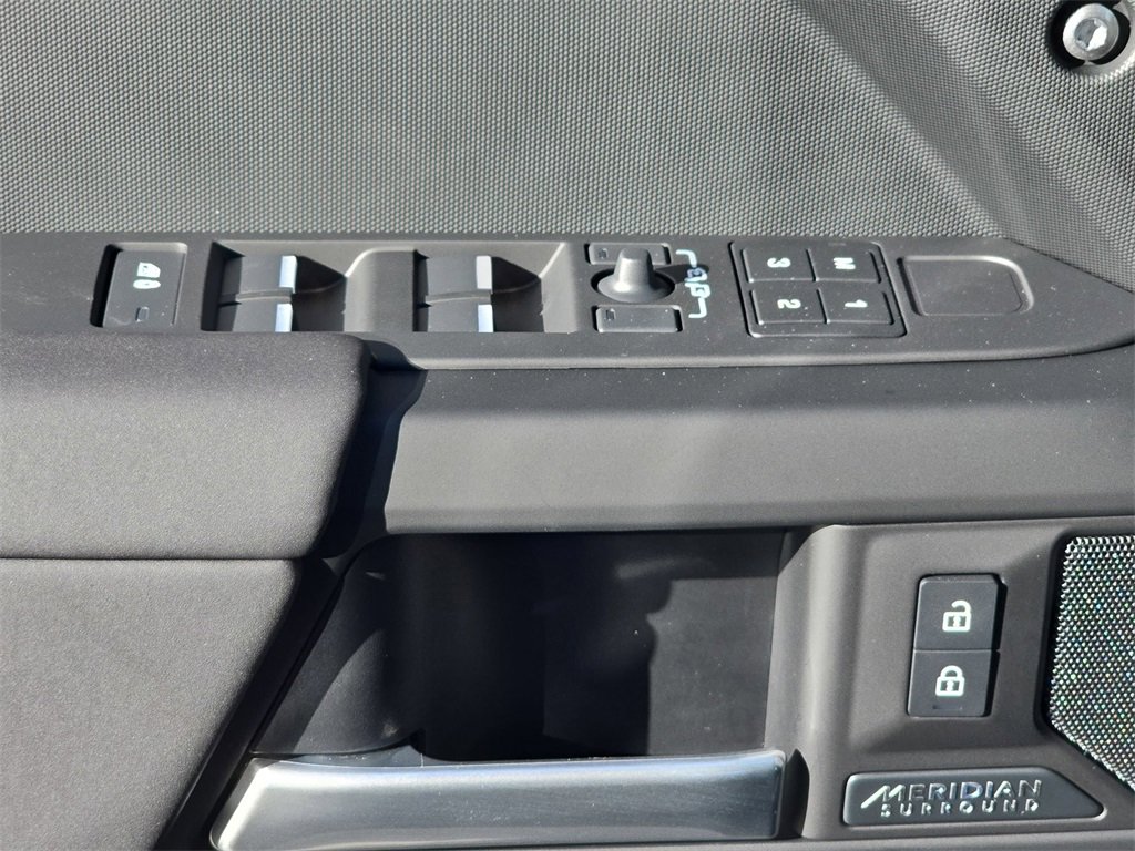 New 2026 Land Rover Defender 130 X-Dynamic SE image 29