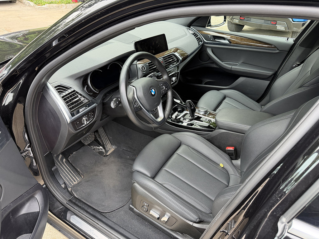 Used 2019 BMW X4 xDrive30i w/ Premium Package AWD/4WD image 5