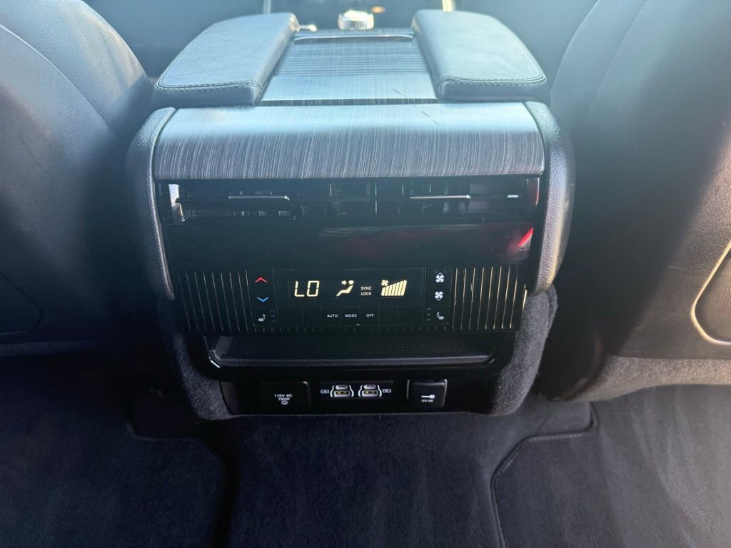 Used 2024 Jeep Wagoneer Series II w/ Flexible Seating Group AWD/4WD image 20