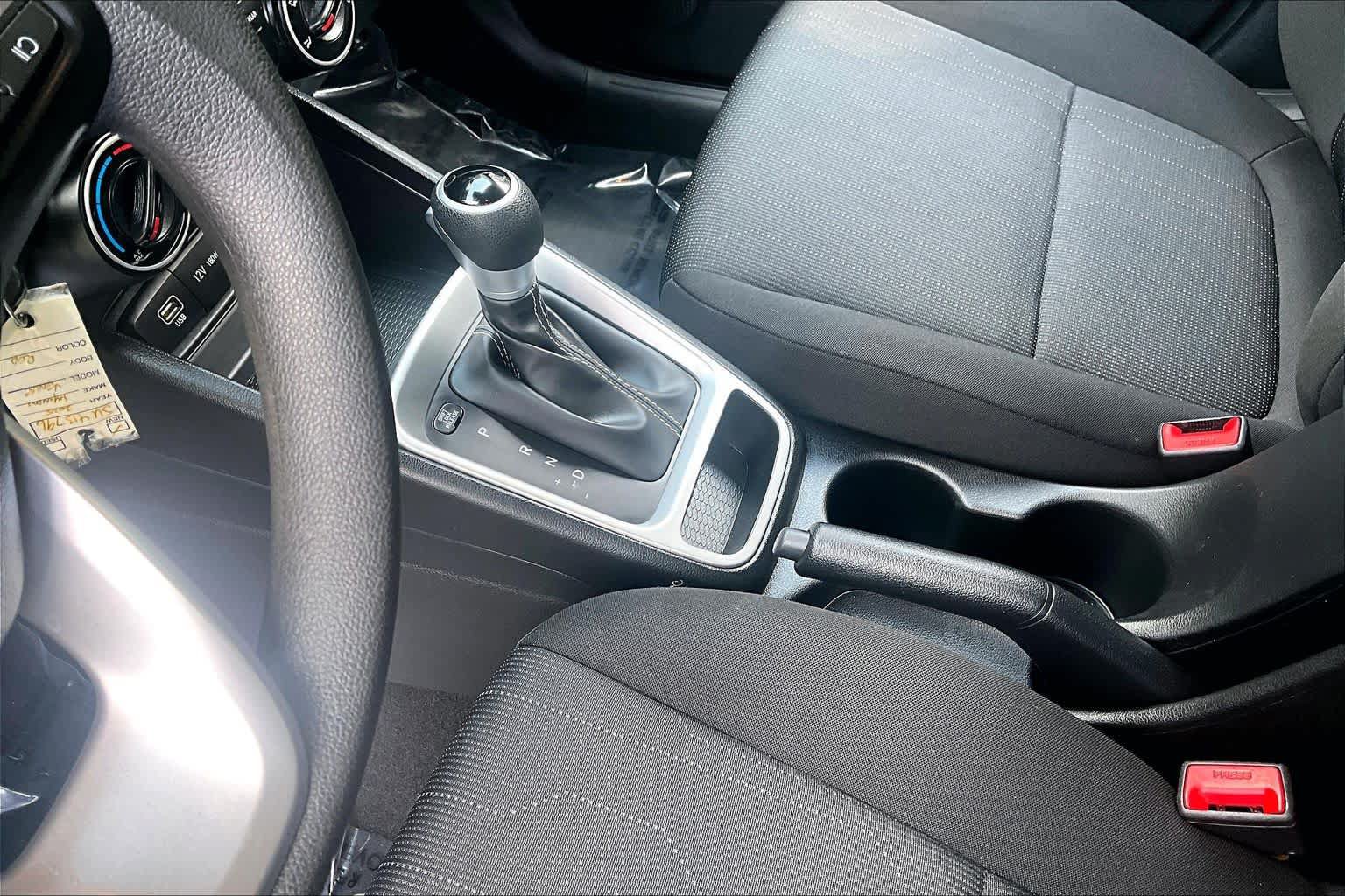Used 2025 Hyundai Venue SE FWD image 17