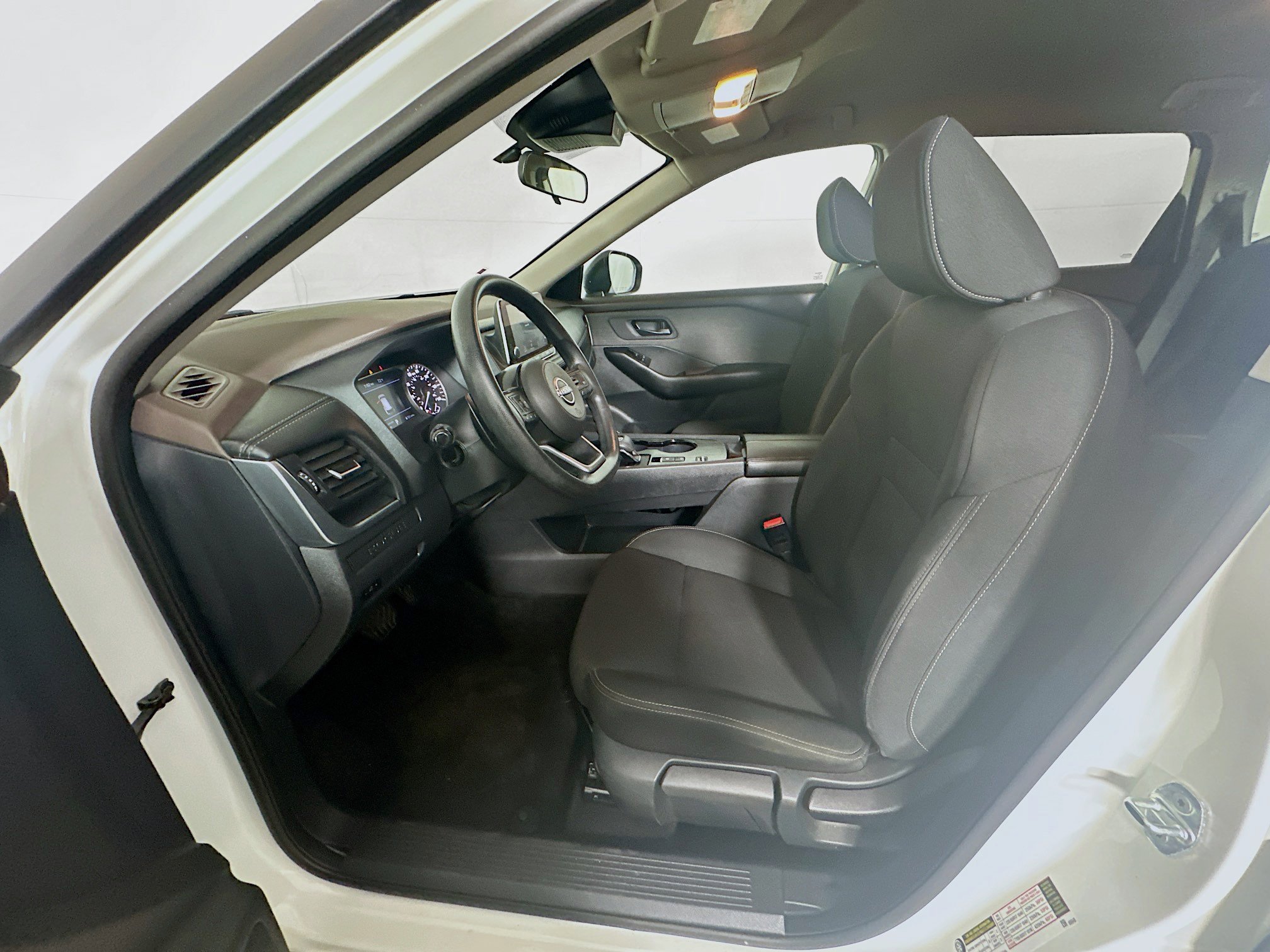 Used 2023 Nissan Rogue S image 13