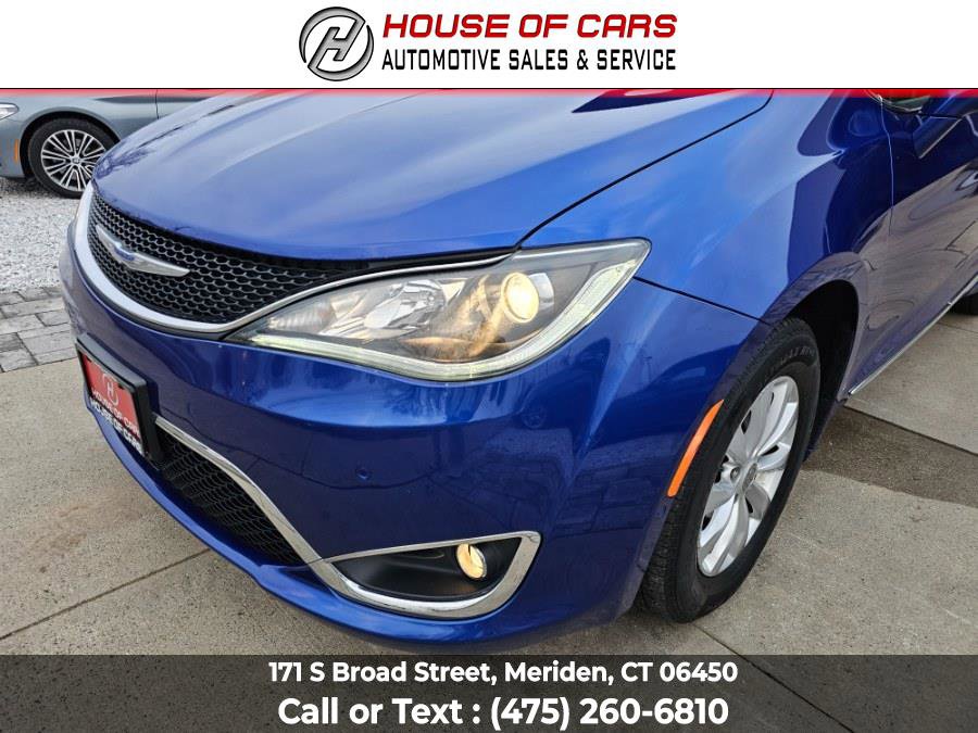 Used 2019 Chrysler Pacifica Touring-L w/ Advanced Safetytec Group image 9