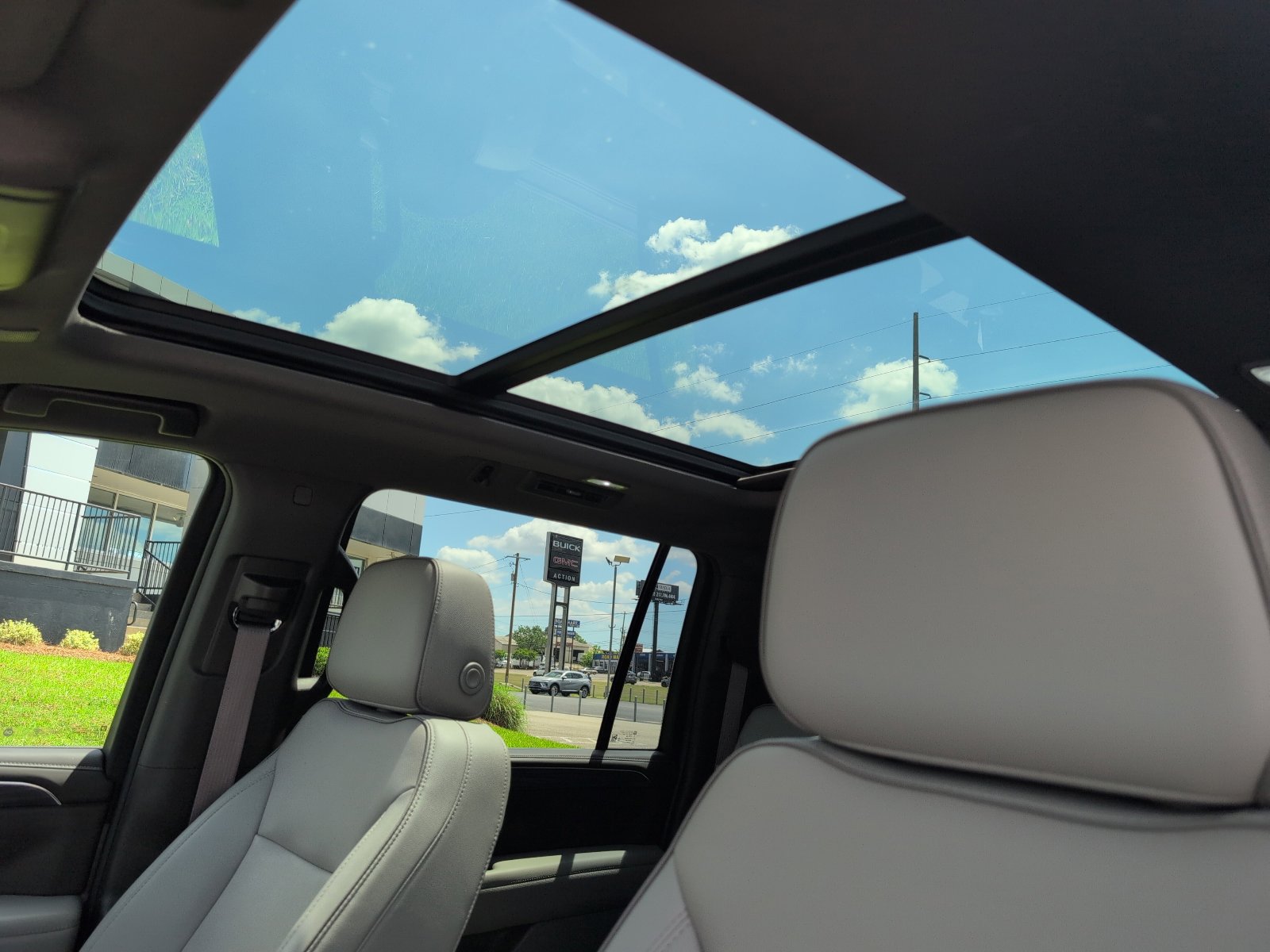 Used 2023 GMC Yukon XL SLT w/ SLT Luxury Package image 37