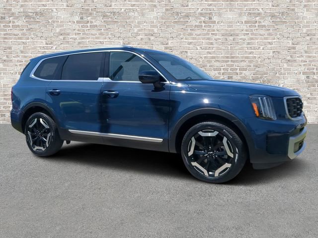 Used 2023 Kia Telluride S w/ S Sunroof Package