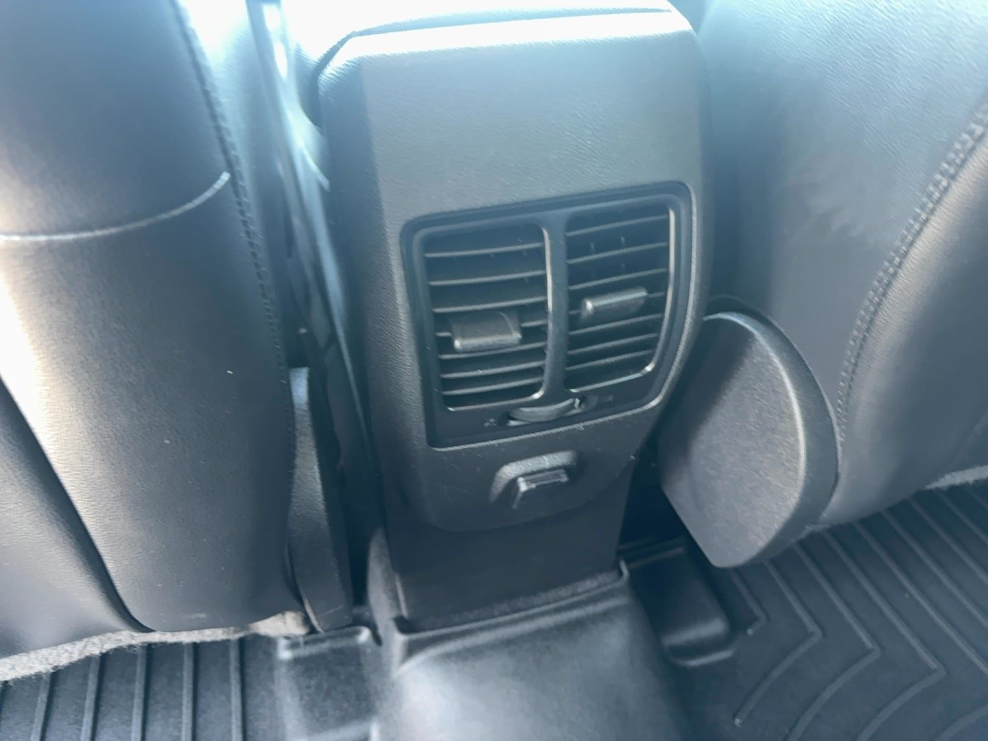 Used 2019 Ford Escape SE w/ SE Sport Appearance Package AWD/4WD image 26