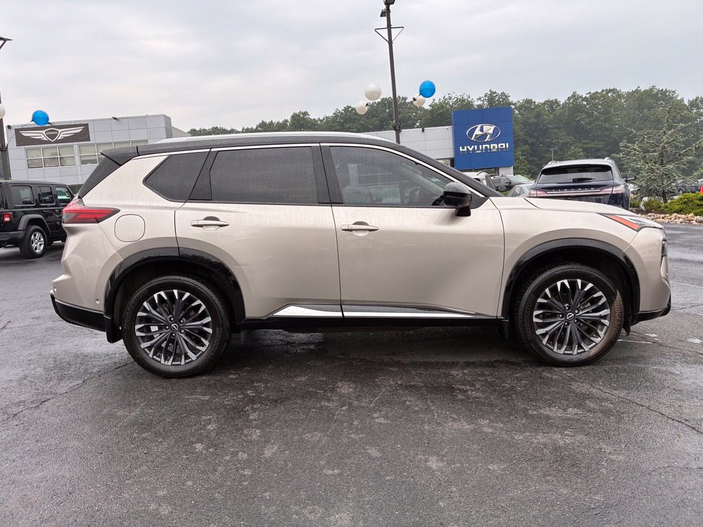 Used 2024 Nissan Rogue Platinum FWD image 8